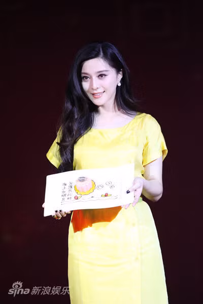 Tại sự kiện này, Phạm Băng Băng đã tặng những chiếc bánh Trung Thu do tự mình thiết kế cũng như làm ra để tặng cho các em nhỏ vùng biên ải A Lí thuộc khu tự trị Tây Tạng.