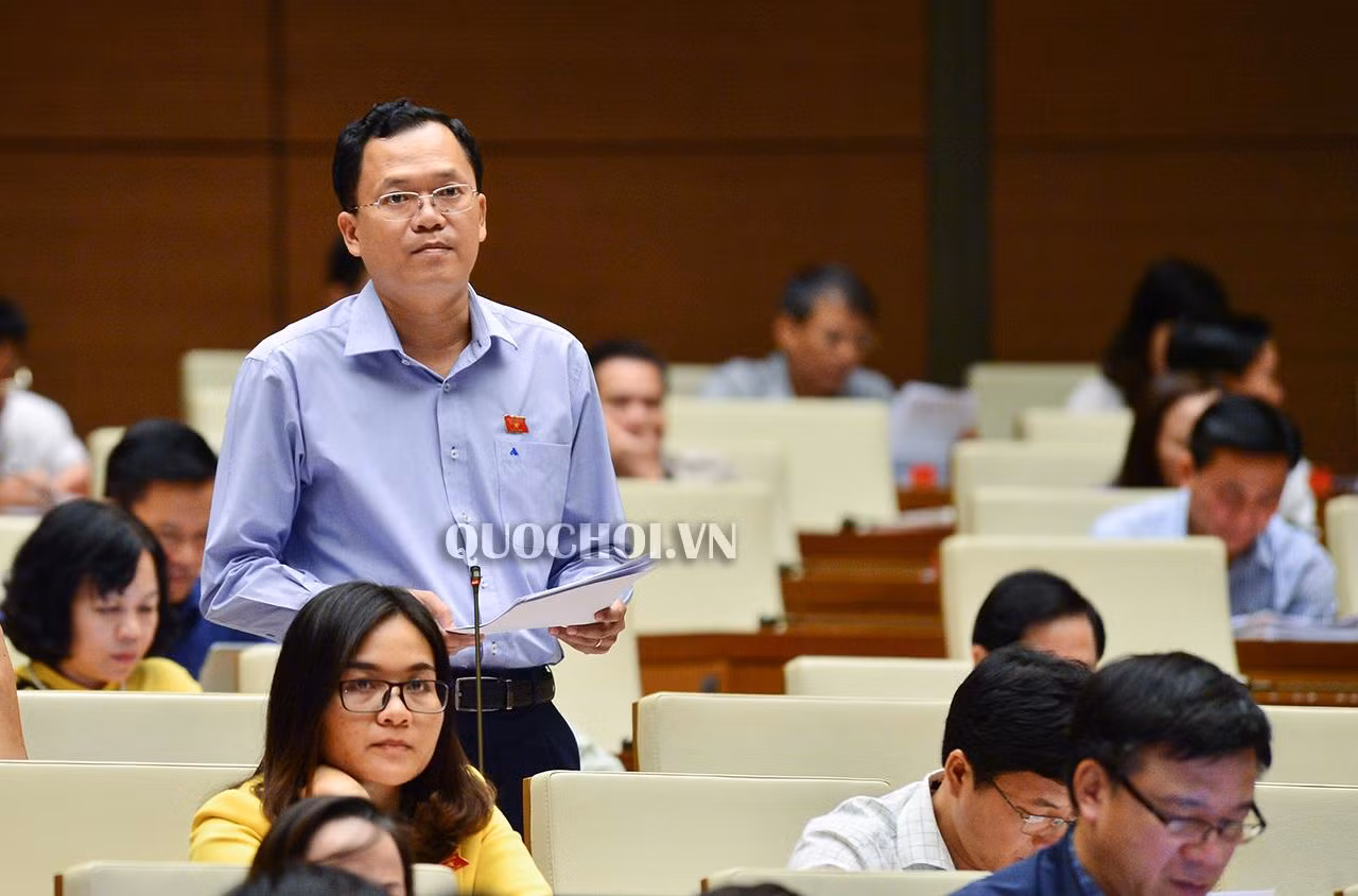 Đại biểu Huỳnh Thanh Phương - Đoàn Tây Ninh nêu câu hỏi chất vấn. Ảnh: quochoi.vn Đại biểu Huỳnh Thanh Phương - Đoàn Tây Ninh nêu câu hỏi chất vấn. Ảnh: quochoi.vn