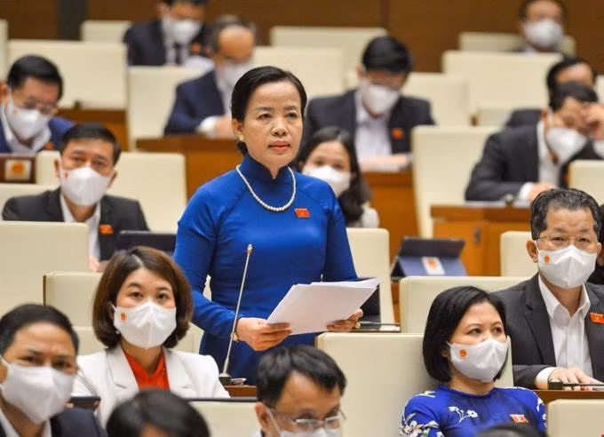 Đại biểu Nguyễn Thị Kim Thúy tranh luận. Ảnh: quochoi.vn Đại biểu Nguyễn Thị Kim Thúy tranh luận. Ảnh: quochoi.vn