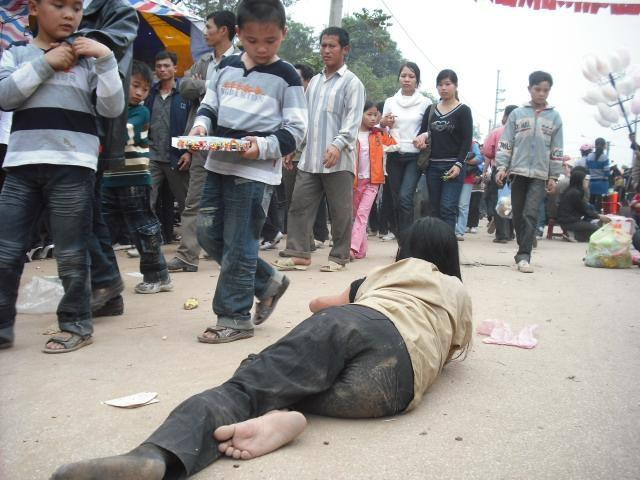 Nhưng người ăn mày có thu nhập "khủng" ít vài trăm, tiền triệu, thậm chí, vài triệu đồng/ngày thì có sẽ là niềm ao ước của rất nhiều người và chị lao công, anh phu hồ sẽ đổi nghề?