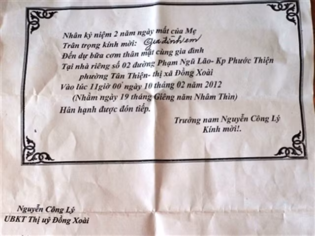 Giấy mời ăn giỗ được in cả chức danh UBKT Thị ủy Đồng Xoài của ông Nguyễn Công Lý Giấy mời ăn giỗ được in cả chức danh UBKT Thị ủy Đồng Xoài của ông Nguyễn Công Lý