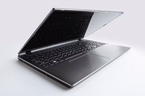 5. Acer Aspire Timeline Ultra M5-581TG-6666 Acer Aspire Timeline Ultra M5-581TG-6666 là máy tính xách tay chơi game không hề cồng kềnh với màn hình 15,6-inch, nặng 2kg. Aspire TimelineUltra M5-581TG-6666 có bộ xử lý Core i5-3317U của Intel, 6GB RAM, card đồ họa GeForce GT 640M của NVIDIA và ổ đĩa cứng 500GB, với hơn 7 giờ chạy pin. Giá của Acer Aspire Timeline Ultra M5-581TG-6666 là 829 USD. 5. Acer Aspire Timeline Ultra M5-581TG-6666 Acer Aspire Timeline Ultra M5-581TG-6666 là máy tính xách tay chơi game không hề cồng kềnh với màn hình 15,6-inch, nặng 2kg. Aspire TimelineUltra M5-581TG-6666 có bộ xử lý Core i5-3317U của Intel, 6GB RAM, card đồ họa GeForce GT 640M của NVIDIA và ổ đĩa cứng 500GB, với hơn 7 giờ chạy pin. Giá của Acer Aspire Timeline Ultra M5-581TG-6666 là 829 USD.