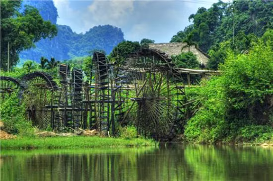 Với lối sống gần gũi, việc biến những vật liệu lấy từ tự nhiên thành một chiếc cọn nước hoàn chỉnh phục vụ công việc sản xuất, lao động và chinh phục, cải tạo thiên nhiên cho ta thấy sự sáng tạo kỳ diệu của con người vùng cao (Ảnh: Internet).