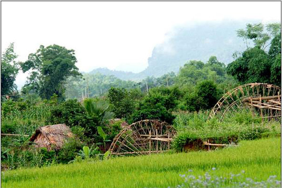 Không chỉ là một công cụ thủy lợi, một bản sắc văn hóa độc đáo, những chiếc cọn nước còn như một chứng nhân muôn đời của nền văn minh lúa nước khi con người tiến lên non cao (Ảnh: Internet).