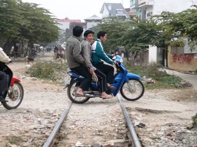 Vừa đi vừa ngóng tàu...