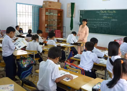 Hướng dẫn phụ cấp thâm niên cho nhà giáo do liên Bộ GD-ĐT, Tài Chính, Nội vụ và Bộ Lao động - Thương Binh & Xã hội có hiệu lực từ ngày 20/2. Chế độ phụ cấp thâm niên quy định tại Thông tư liên tịch này được tính hưởng từ ngày 1/5/2011. Ảnh: Nam Điền, VnExpress. Hướng dẫn phụ cấp thâm niên cho nhà giáo do liên Bộ GD-ĐT, Tài Chính, Nội vụ và Bộ Lao động - Thương Binh & Xã hội có hiệu lực từ ngày 20/2. Chế độ phụ cấp thâm niên quy định tại Thông tư liên tịch này được tính hưởng từ ngày 1/5/2011. Ảnh: Nam Điền, VnExpress.