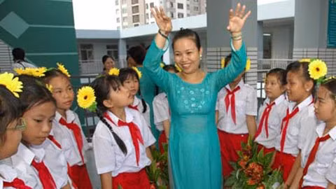 Vietnamnet đưa tin, hơn 1 triệu nhà giáo nhân dân nhận tin vui thu nhập. Đối tượng được hưởng phụ cấp thâm niên là nhà giáo trong biên chế, đang giảng dạy, giáo dục trong các cơ sở giáo dục công lập được nhà nước cấp kinh phí hoạt động. Ảnh: Người lao động. Vietnamnet đưa tin, hơn 1 triệu nhà giáo nhân dân nhận tin vui thu nhập. Đối tượng được hưởng phụ cấp thâm niên là nhà giáo trong biên chế, đang giảng dạy, giáo dục trong các cơ sở giáo dục công lập được nhà nước cấp kinh phí hoạt động. Ảnh: Người lao động.