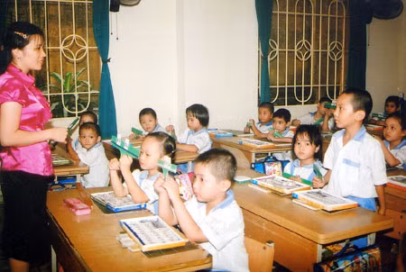 Đối tượng được hưởng phụ cấp thâm niên là nhà giáo trong biên chế, đang giảng dạy, giáo dục trong các cơ sở giáo dục công lập được nhà nước cấp kinh phí hoạt động. Ước tính có hơn 1 triệu nhà giáo được hưởng chế độ phụ cấp thâm niên theo quy định. Ảnh: Thông tấn xã. Đối tượng được hưởng phụ cấp thâm niên là nhà giáo trong biên chế, đang giảng dạy, giáo dục trong các cơ sở giáo dục công lập được nhà nước cấp kinh phí hoạt động. Ước tính có hơn 1 triệu nhà giáo được hưởng chế độ phụ cấp thâm niên theo quy định. Ảnh: Thông tấn xã.