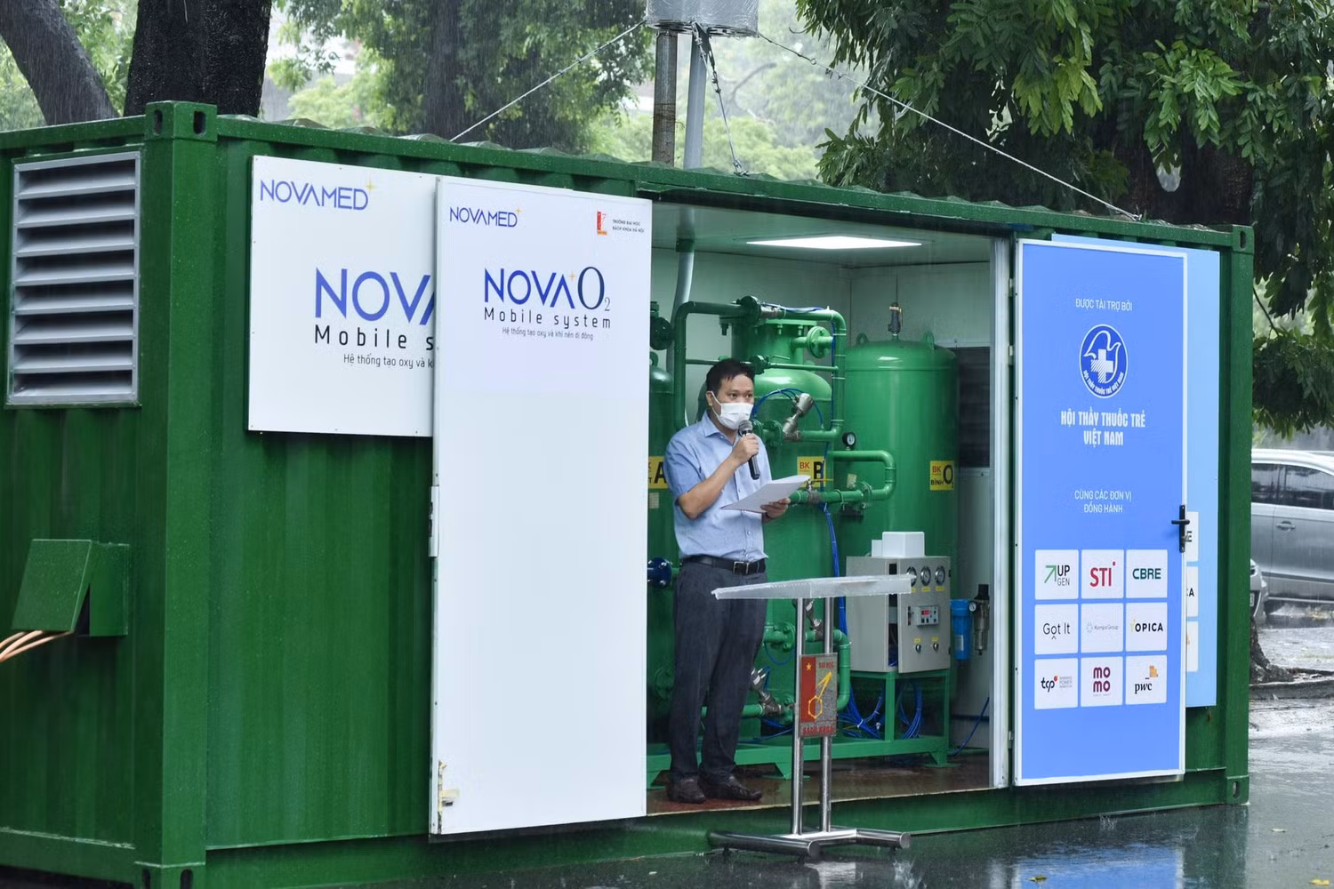 Container tạo oxy và khí nén y tế di động với công suất 18 Nm3/h, có thể triển khai nhanh chóng cho hệ thống điều trị nhiều tầng của người bệnh Covid-19, đảm bảo sự chủ động về nguồn oxy cho các bệnh viện dã chiến trong mọi tình huống. (ảnh: NTCC) Container tạo oxy và khí nén y tế di động với công suất 18 Nm3/h, có thể triển khai nhanh chóng cho hệ thống điều trị nhiều tầng của người bệnh Covid-19, đảm bảo sự chủ động về nguồn oxy cho các bệnh viện dã chiến trong mọi tình huống. (ảnh: NTCC)