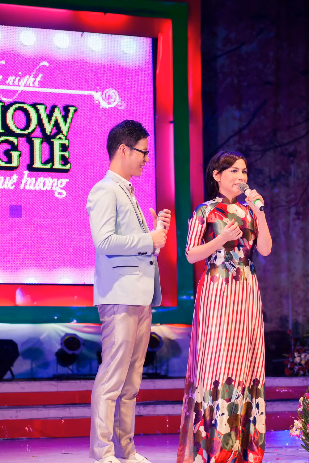 MC Anh Quân và ca sĩ Phi Nhung