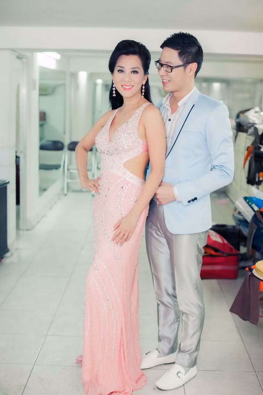 Kỳ Duyên và MC Anh Quân trong show của ca sĩ Quang Lê.