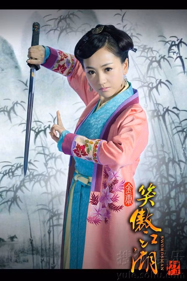 Tạo hình Nhạc Linh San của Tân tiếu ngạo giang hồ 2012 của Dương Dung được cho là lòe loẹt, không khác gì với tạo hình của Nhậm Doanh Doanh trong cùng phiên bản