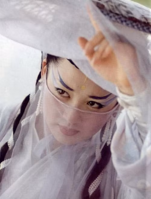 Hứa Tịnh (CTV - 2001), thể hiện nhân vật Nhậm Doanh Doanh thành công nhất và để lại ấn tượng nhiều nhất. Hứa Tịnh (CTV - 2001), thể hiện nhân vật Nhậm Doanh Doanh thành công nhất và để lại ấn tượng nhiều nhất.