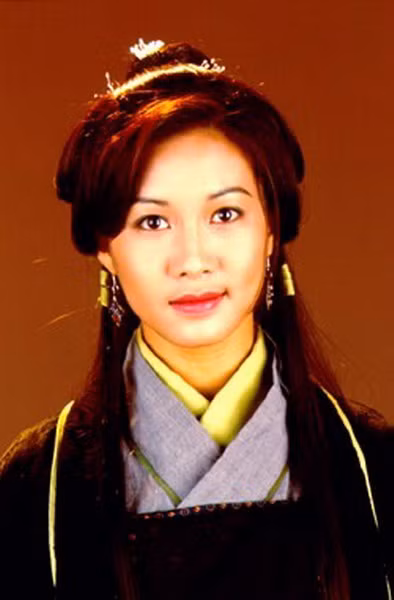 Mộc Uyển Thanh - Triệu Học Nhi qua phiên bản Thiên Long Bát Bộ do đài TVB sản xuất năm 1997. Mộc Uyển Thanh - Triệu Học Nhi qua phiên bản Thiên Long Bát Bộ do đài TVB sản xuất năm 1997.