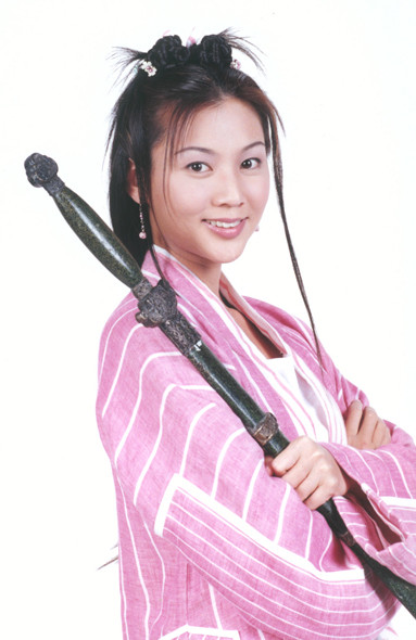 Nữ diễn viên Lý Cẩm Mai vào vai Nhạc Linh San trong Tân tiếu ngạo giang hồ phiên bản 2000. Nữ diễn viên Lý Cẩm Mai vào vai Nhạc Linh San trong Tân tiếu ngạo giang hồ phiên bản 2000.
