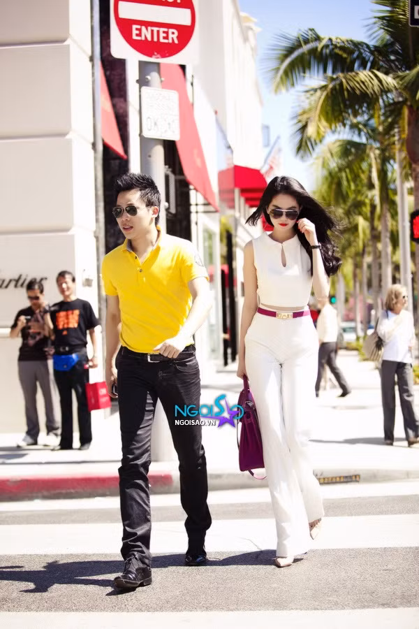 Giám đốc Venus Fashion Vũ Khắc Tiệp tháp tùng người đẹp đi mua sắm Giám đốc Venus Fashion Vũ Khắc Tiệp tháp tùng người đẹp đi mua sắm