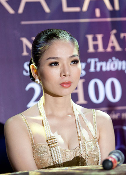 Gương mặt được trang điểm tinh tế giúp ca sĩ Lệ Quyên đẹp lên rất nhiều. (Ảnh: VNN)