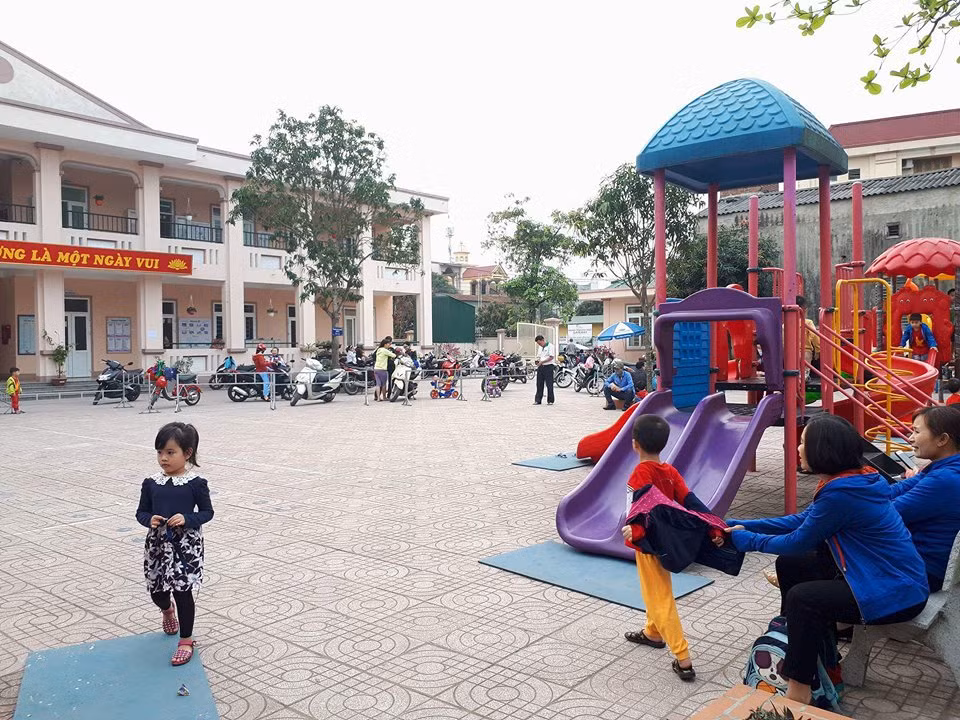 Khuôn viên trường Mầm non Việt - Lào. Ảnh: Xuân Quang.