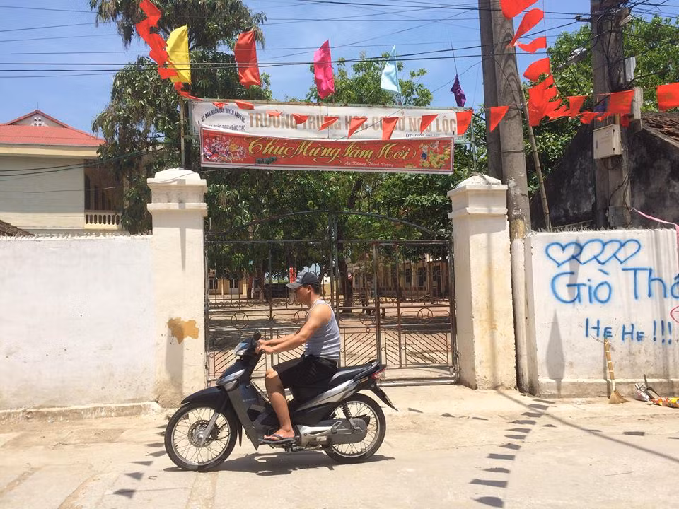 Trường trung học cơ sở Ngư Lộc. Ảnh: XUÂN QUỲNH.