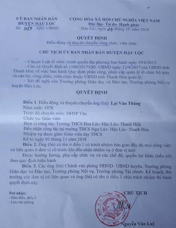Quyết định điều động, thuyên chuyển thầy Lại Văn Thăng về trường trung học cơ sở Ngư Lộc. Ảnh của THANH MINH.