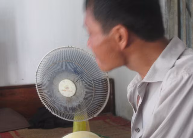 Anh Nguyễn Văn Tình trao đổi cùng PV Giáo dục Việt Nam. Anh Nguyễn Văn Tình trao đổi cùng PV Giáo dục Việt Nam.