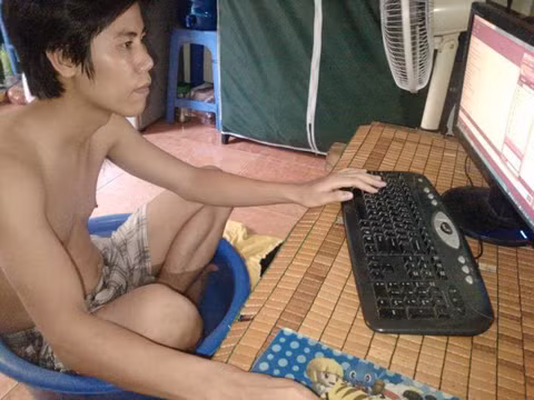 Ngồi vầy cho nó mát.