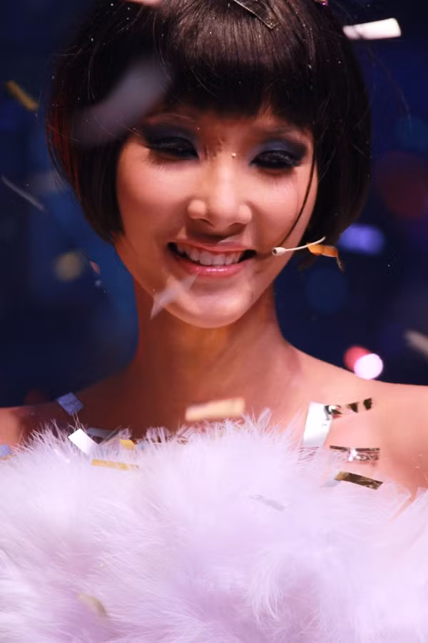 Và Hoàng Thùy đã được xướng tên, sẽ được xuất hiện trên trang bìa tạp chí Her World Đông Nam Á.