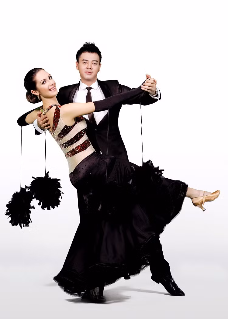 MC Tuấn Tú tỏ ra rất hào hứng trong những ngày chuẩn bị cho đêm ra mắt. Tuấn Tú và Vesela Kostadinova Nedyalkova số báo danh 02 >> Vẻ đẹp cực gợi cảm 5 mỹ nữ Bước nhảy Hoàn vũ 2012 >> Nam Thành bế bổng nữ vũ công nước ngoài MC Tuấn Tú tỏ ra rất hào hứng trong những ngày chuẩn bị cho đêm ra mắt. Tuấn Tú và Vesela Kostadinova Nedyalkova số báo danh 02 >> Vẻ đẹp cực gợi cảm 5 mỹ nữ Bước nhảy Hoàn vũ 2012 >> Nam Thành bế bổng nữ vũ công nước ngoài