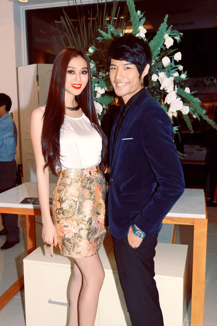Bên cạnh Khánh My luôn là anh chàng Hồ Vĩnh Anh lịch lãm