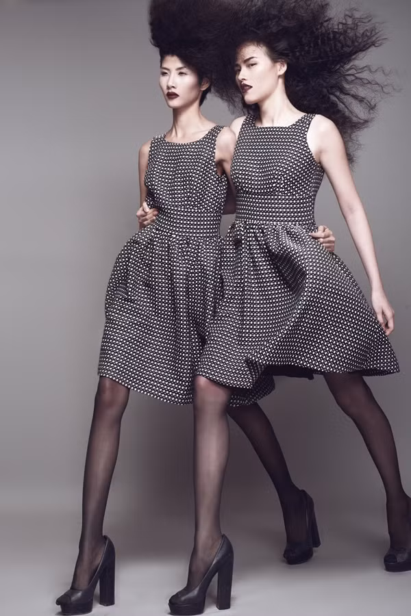 Hai gương mặt sáng giá của làng người mẫu thời trang Việt Nam hiện nay là Quán quân Asian Model Search 2011 - Tuyết Lan, và Quán quân Vietnam’s Next Top Model 2011 - Hoàng Thùy đã được những nhà thiết kế hàng đầu thế giới lựa chọn là người mẫu trình diễn bộ sưu tập xuân hè mới nhất của họ tại một trong những sự kiện thời trang lớn hàng đầu thế giới với tên gọi New York Fashion Week 2012.