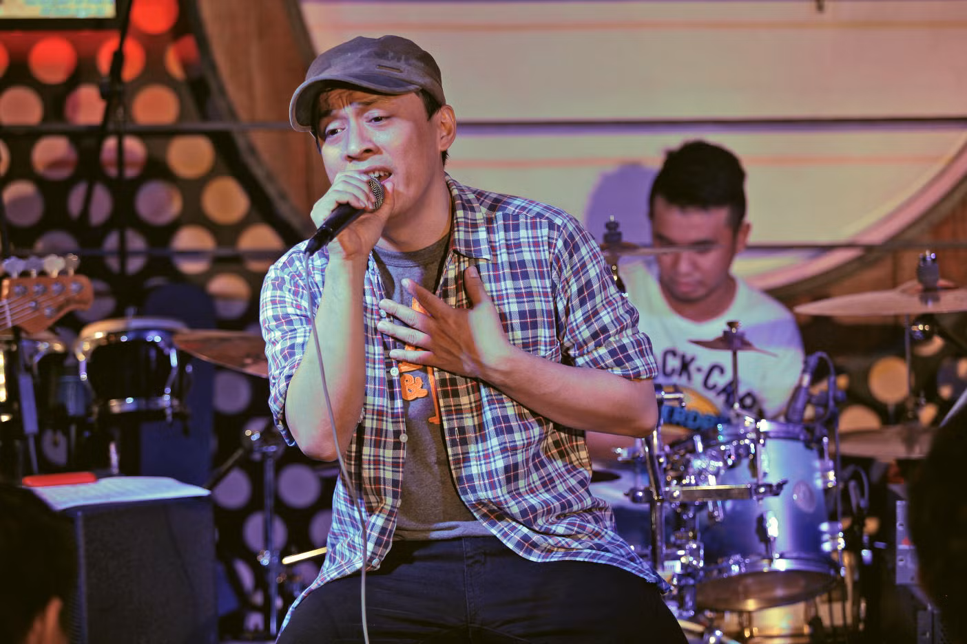 Ca sĩ Lam Trường - một trong những hiện tượng đặc biệt của làng nhạc trẻ Việt Nam trong thập niên 90.