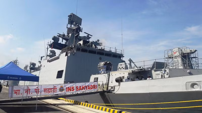 Tàu khu trục INS SAHYADRY lớp chiến hạm được phát triển từ lớp Talwar (thuộc Dự án 11356) mà Nga đóng cho Hải quân Ấn Độ. Tàu khu trục INS SAHYADRY lớp chiến hạm được phát triển từ lớp Talwar (thuộc Dự án 11356) mà Nga đóng cho Hải quân Ấn Độ.