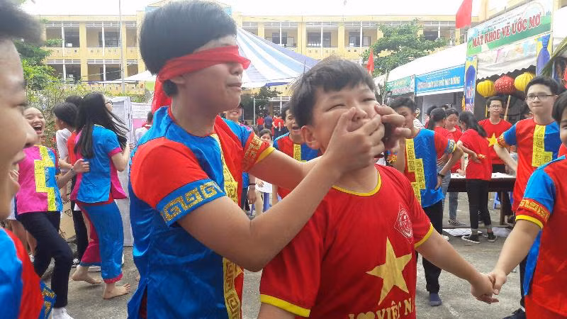 Phải đoán đúng tên người bị bắt trong trò chơi này cũng là một thử thách không hề dễ dàng.