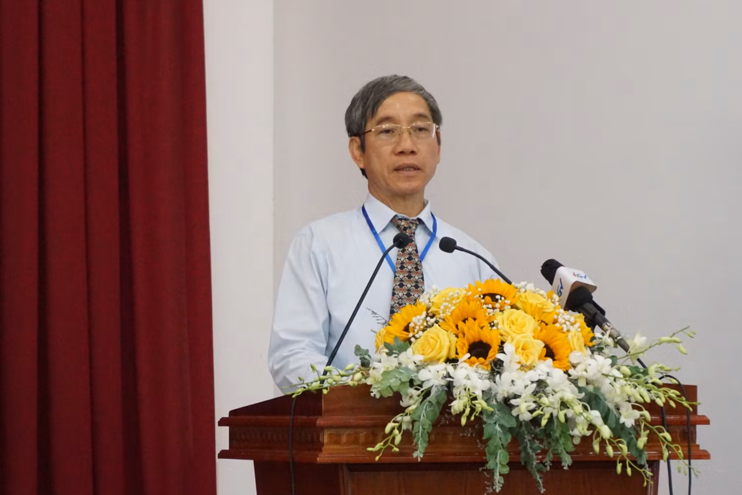 Tiến sĩ Nguyễn Đình Hảo - Phó Chủ tịch Hiệp hội Các trường đại học, cao đẳng Việt Nam, Trưởng ban tổ chức hội thảo phát biểu khai mạc và đề dẫn Hội thảo. Tiến sĩ Nguyễn Đình Hảo - Phó Chủ tịch Hiệp hội Các trường đại học, cao đẳng Việt Nam, Trưởng ban tổ chức hội thảo phát biểu khai mạc và đề dẫn Hội thảo.