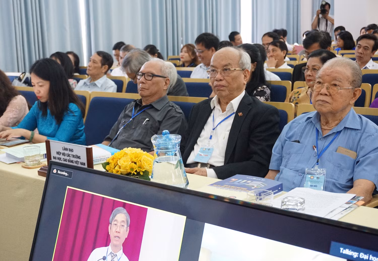 Lãnh đạo Hiệp hội Các trường đại học, cao đẳng Việt Nam tham dự Hội thảo khoa học. Lãnh đạo Hiệp hội Các trường đại học, cao đẳng Việt Nam tham dự Hội thảo khoa học.