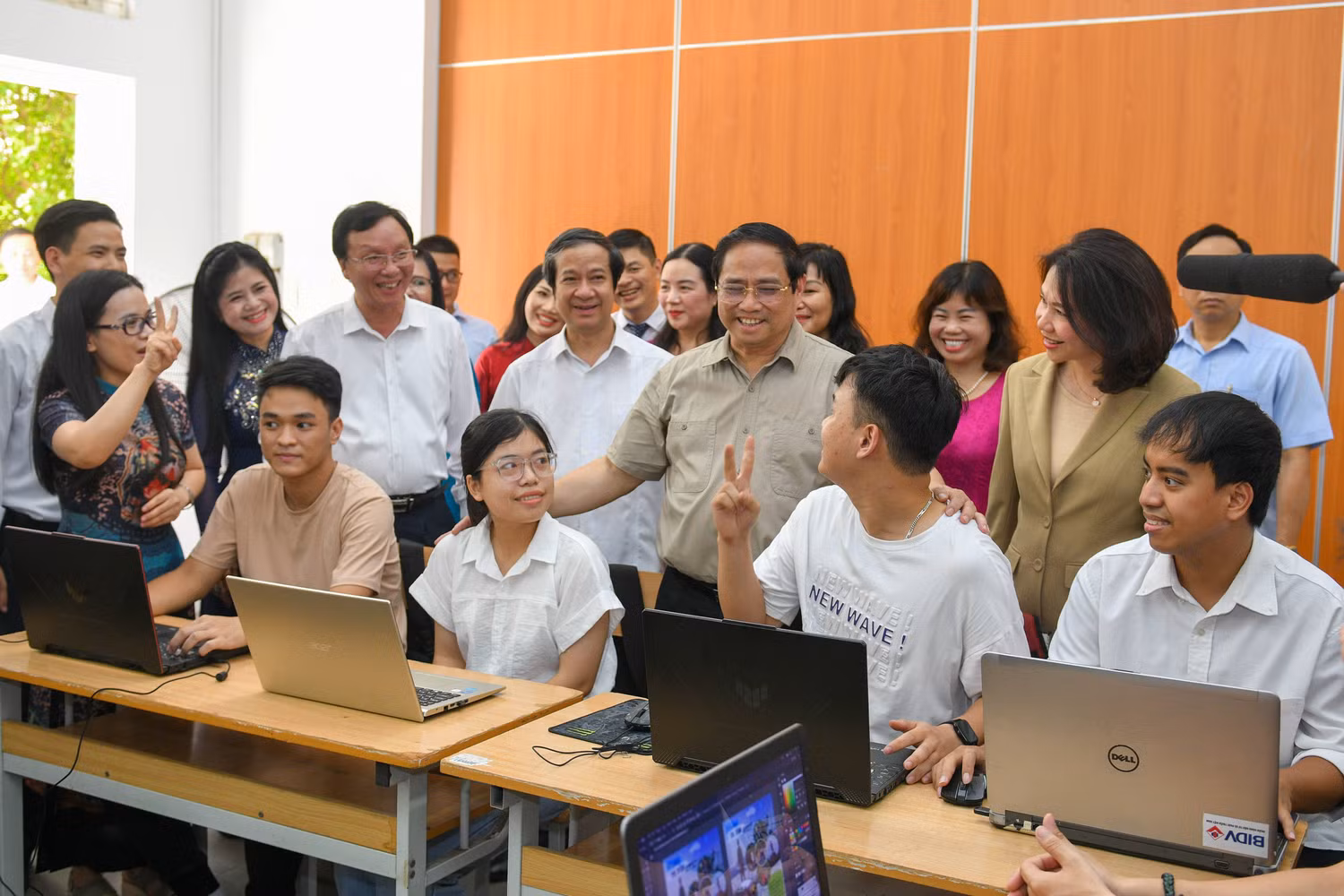 Thủ tướng Phạm Minh Chính đã tới thăm Trung tâm Hỗ trợ phát triển giáo dục hoà nhập thuộc Trường Cao đẳng Sư phạm Trung ương. Thủ tướng Phạm Minh Chính đã tới thăm Trung tâm Hỗ trợ phát triển giáo dục hoà nhập thuộc Trường Cao đẳng Sư phạm Trung ương.