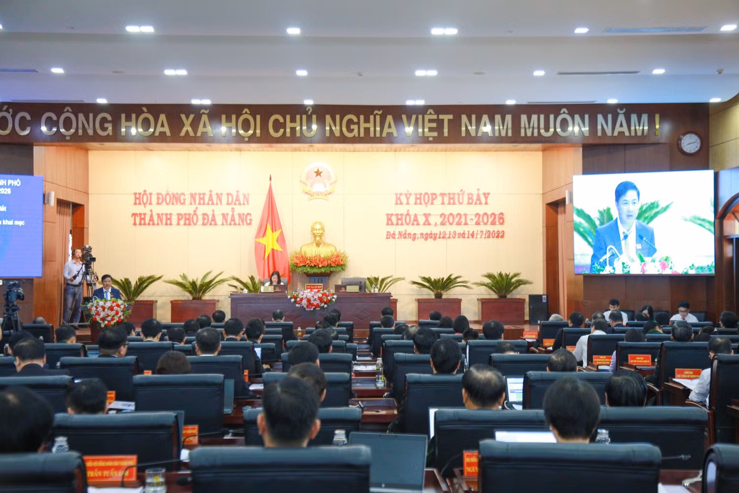 Hội đồng nhân dân thành phố Đà Nẵng thông qua Nghị quyết hỗ trợ 100% học phí cho học sinh mầm non và trung học phổ thông. Ảnh: AN Hội đồng nhân dân thành phố Đà Nẵng thông qua Nghị quyết hỗ trợ 100% học phí cho học sinh mầm non và trung học phổ thông. Ảnh: AN