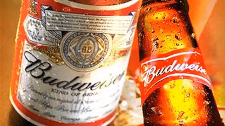 Budweiser là nhãn hiệu bia rất nổi tiếng của AB InBev sẽ có mặt ở Việt Nam năm 2014. Ảnh: CNN