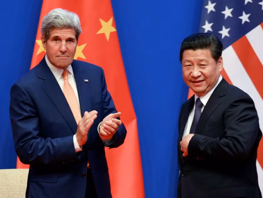 Ngoại trưởng Mỹ John Kerry và Chủ tịch Trung Quốc Tập Cận Bình trong một cuộc tiếp xúc bên lề Đối thoại Kinh tế và chiến lược Trung - Mỹ lần thứ 8, ảnh: Reuters.