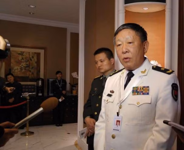 Ông Guan Youfei trả lời phỏng vấn bên lề Đối thoại Shangri-la, ảnh: SCMP.