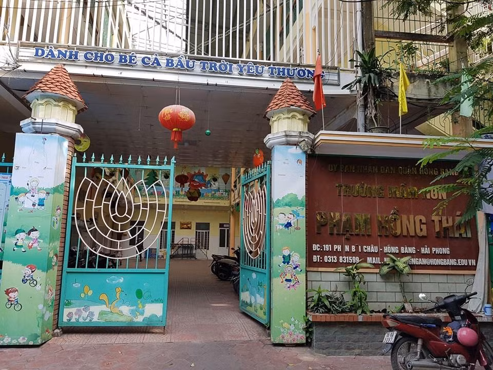 Trường mầm non Phạm Hồng Thái, nơi cháu T. bị bạn cùng lớp dùng kéo cắt vào tay gây thương tích (Ảnh: Lã Tiến)