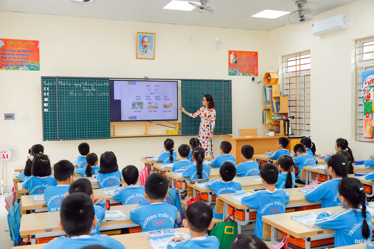 Có nhiều ý kiến trái chiều liên quan đến đề xuất giáo viên làm việc 8 tiếng ở trường. (Ảnh chỉ mang tính chất minh họa, tác giả: Lã Tiến)