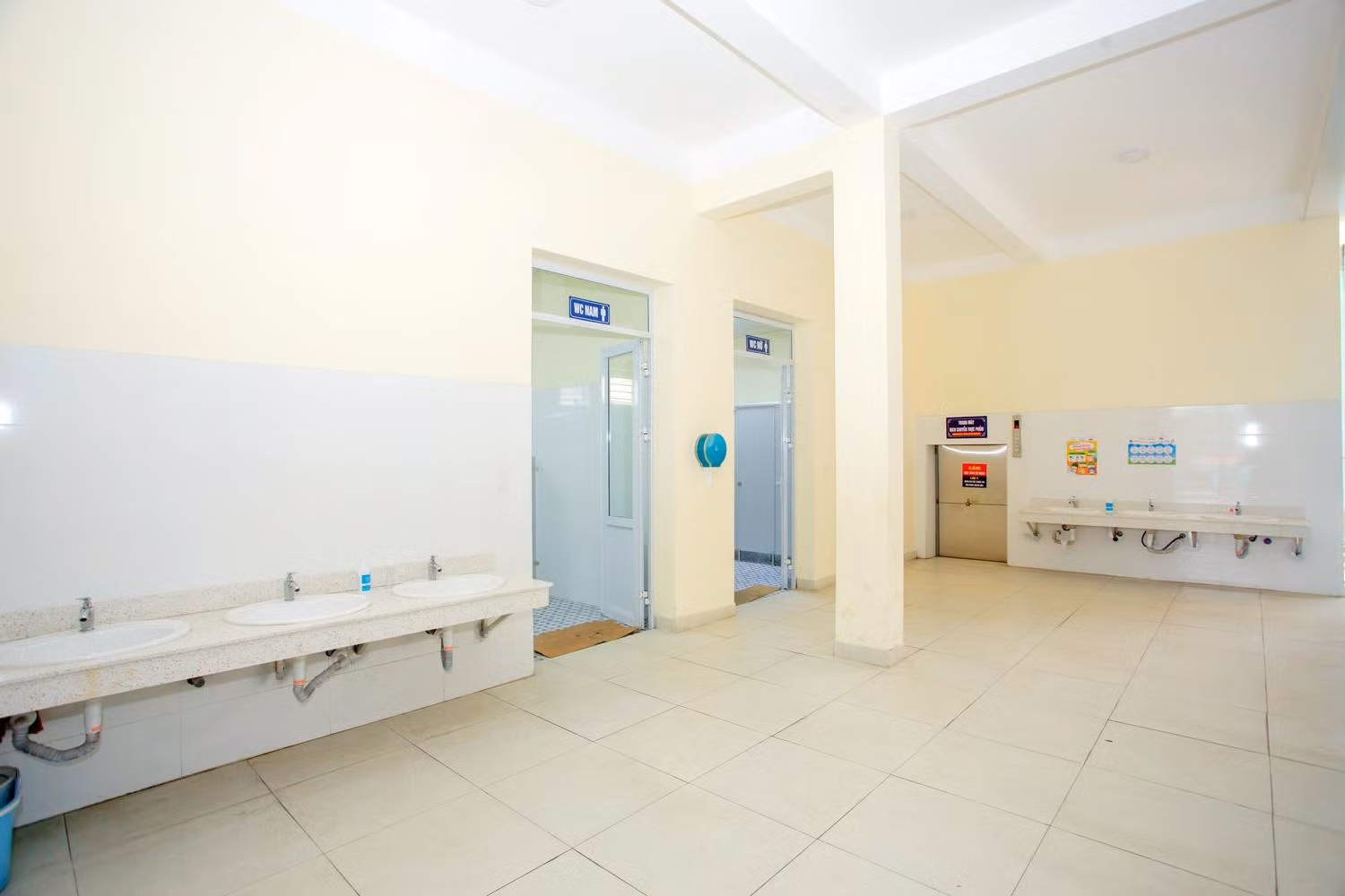 Nhà vệ sinh được xây mới (Ảnh: Lã Tiến) Nhà vệ sinh được xây mới (Ảnh: Lã Tiến)