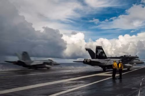 Tàu sân bay động cơ hạt nhân USS George Washington Hải quân Mỹ trên Biển Đông Tàu sân bay động cơ hạt nhân USS George Washington Hải quân Mỹ trên Biển Đông