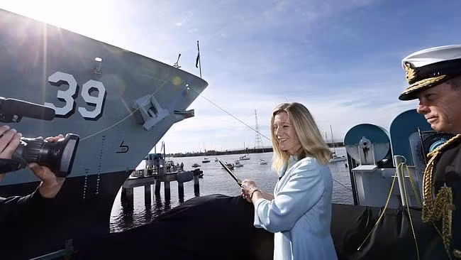 Ngày 23 tháng 5 năm 2015, Australia hạ thủy tàu khu trục phòng không HMAS Hobart