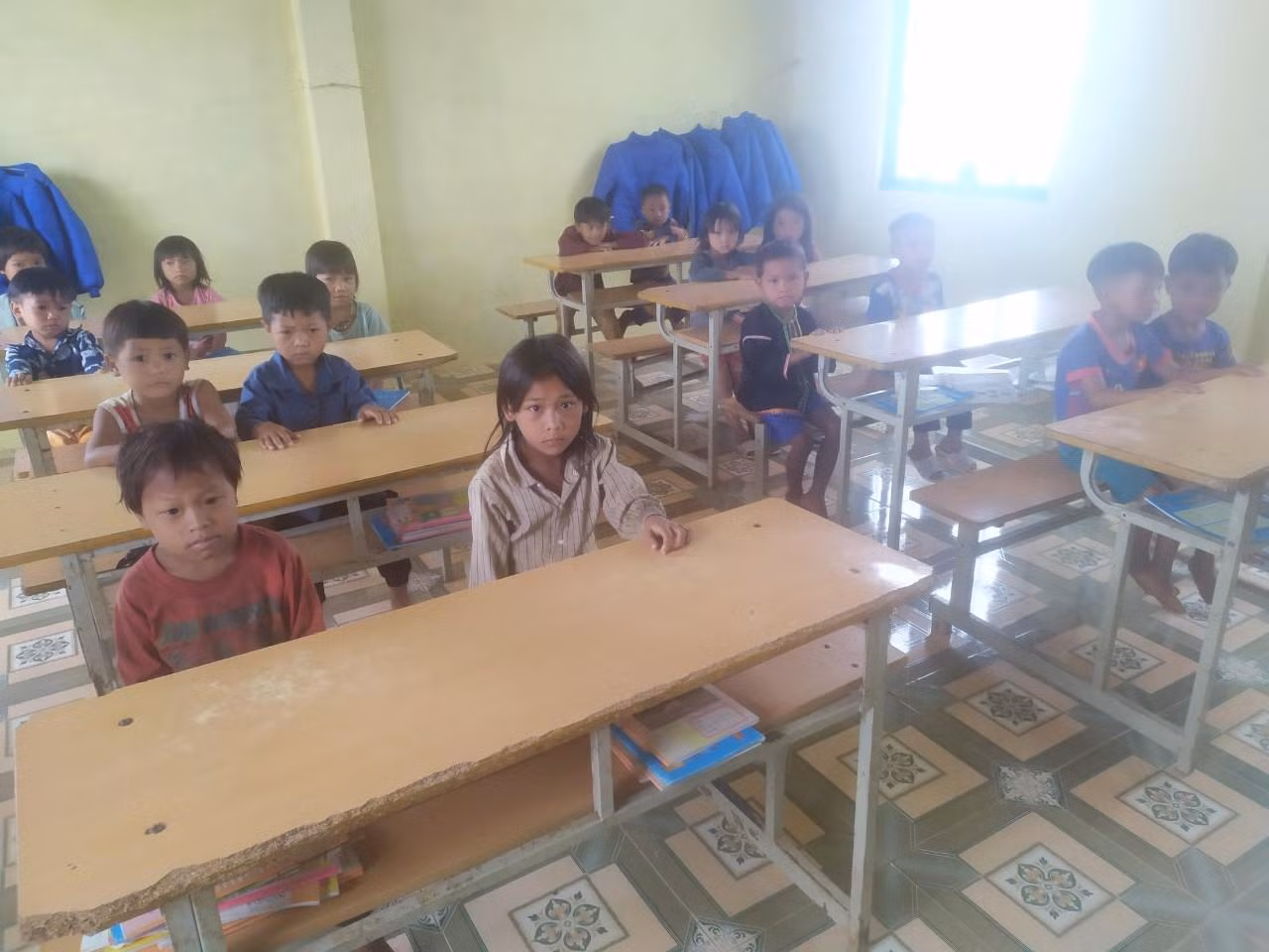 Dù đã cố gắng triển khai các điều kiện thực hiện chương trình mới, ngành giáo dục huyện Mường Tè vẫn còn gặp nhiều khó khăn, thách thức. Ảnh minh họa: LC