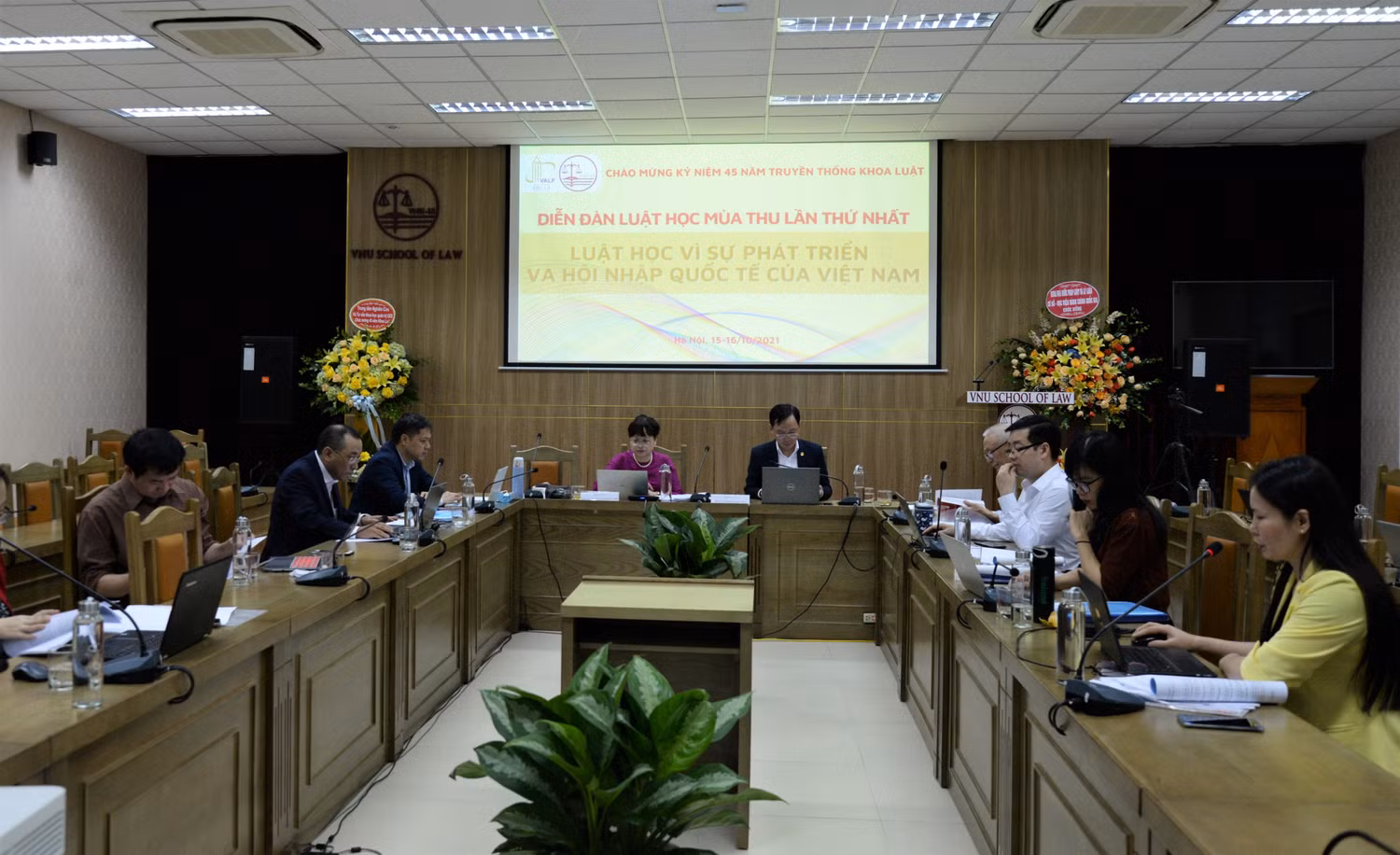 Diễn đàn Luật học Mùa thu lần thứ nhất với chủ đề “Luật học vì sự phát triển và hội nhập quốc tế của Việt Nam”. Ảnh: Ban Đối ngoại Đoàn Thanh niên Khoa Luật cung cấp Diễn đàn Luật học Mùa thu lần thứ nhất với chủ đề “Luật học vì sự phát triển và hội nhập quốc tế của Việt Nam”. Ảnh: Ban Đối ngoại Đoàn Thanh niên Khoa Luật cung cấp