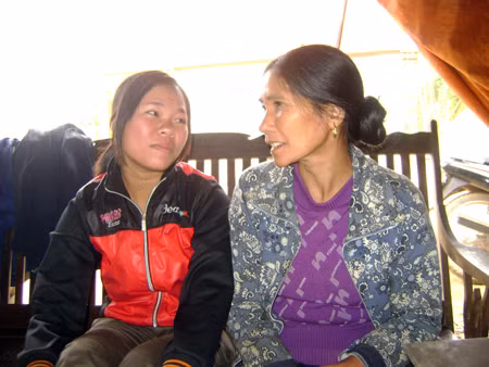 Hai mẹ con bà Hồ Thị Lý được anh Sáng cứu sống.