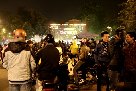 Tại khu vực Hồ Gươm lúc 21h23