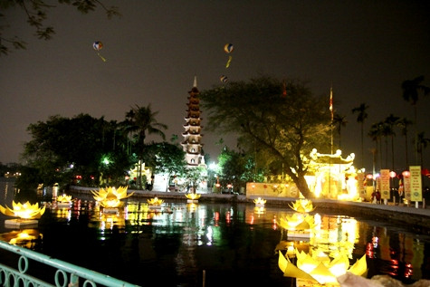 Chùa Trấn Quốc nằm bên Hồ Tây